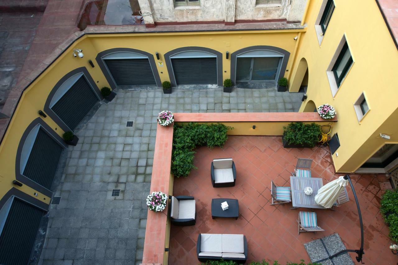 Ferienwohnung Le Terrazze Sul Cortile Salerno Exterior foto